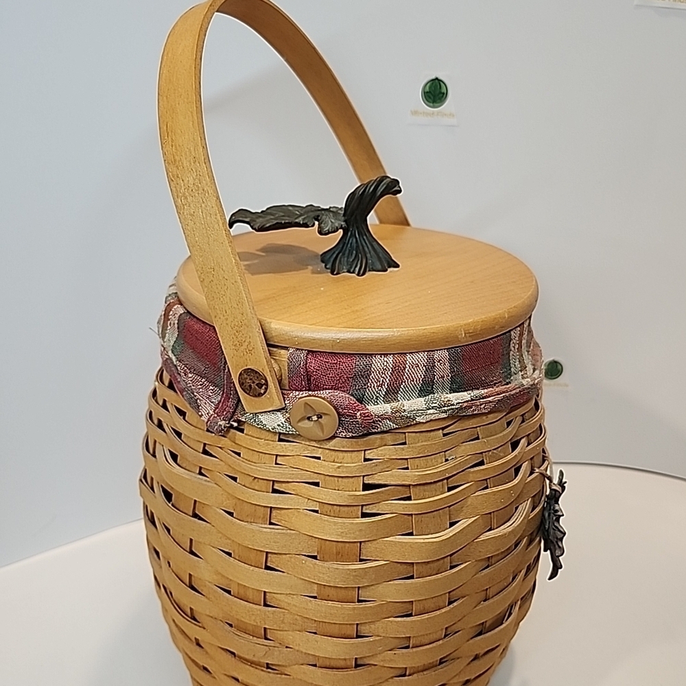 Longaberger Tan Woven Basket with Lid and Handle - Picture 4 of 15
